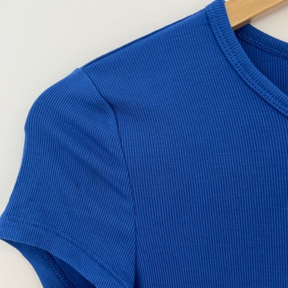 WORN ONCE Aritzia Cropped Ribbed Tee - Picture 2 of 4